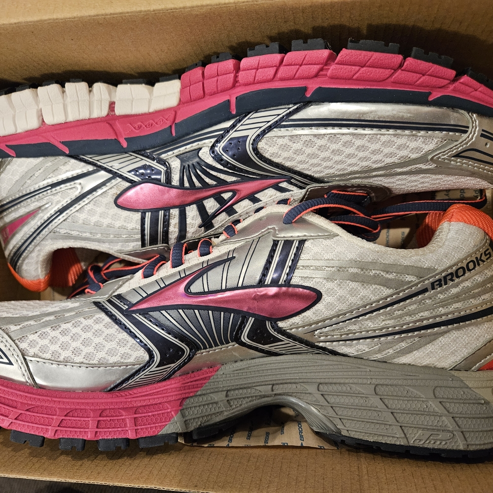 NIB Brooks Adrenaline GTS 14 Women's Running Shoes
